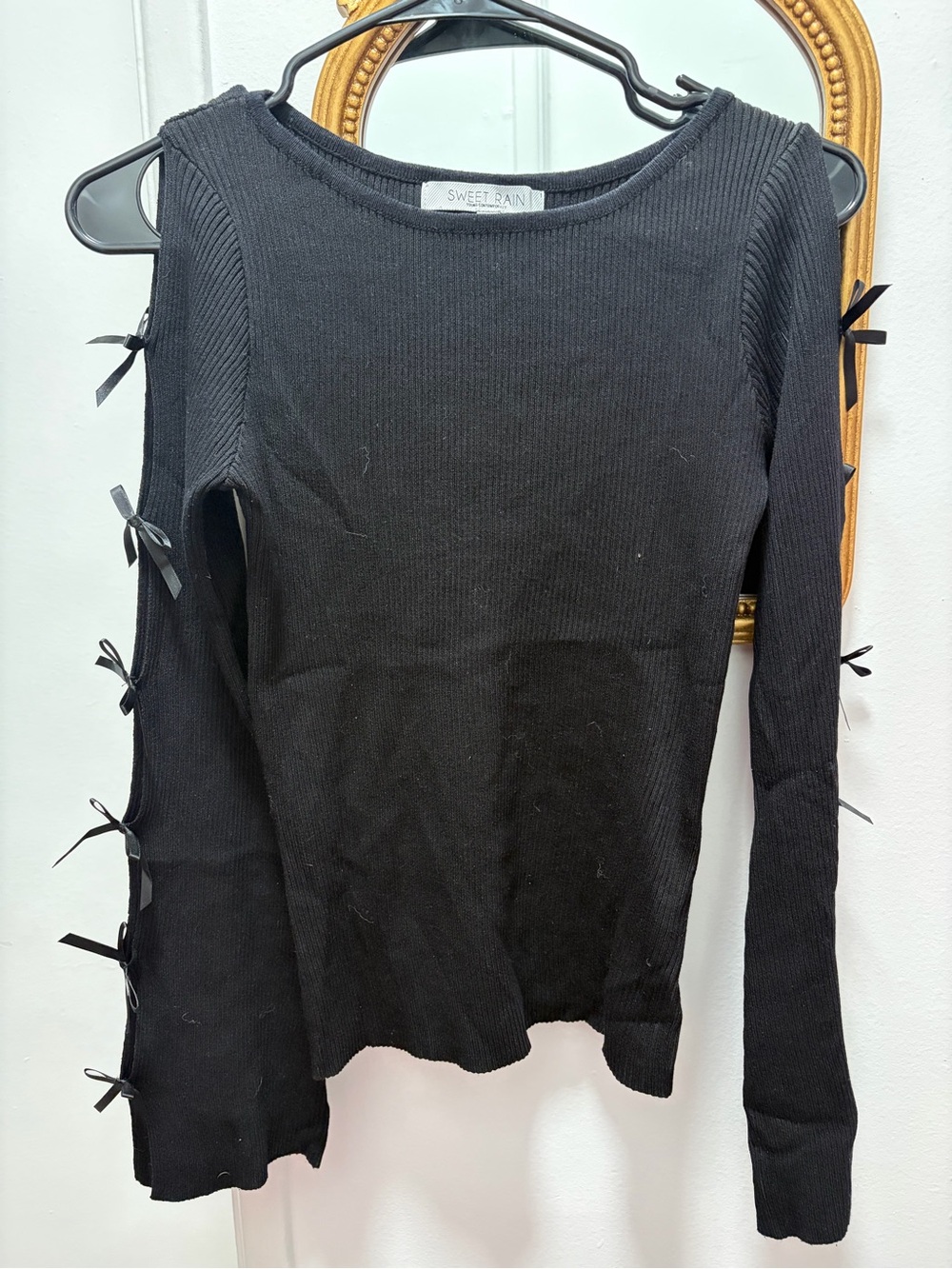 Sweet Rain black bow cold shoulder top 🖤✨